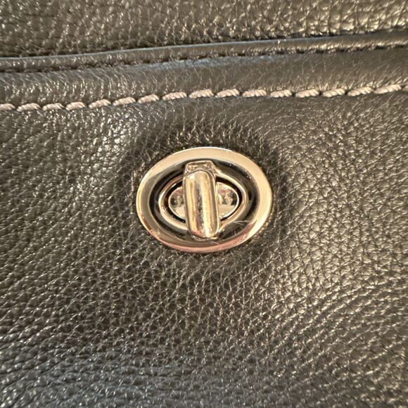 Coach Park Turnlock Black Pebbled Leather Wristlet Wallet - Picture 8 of 10